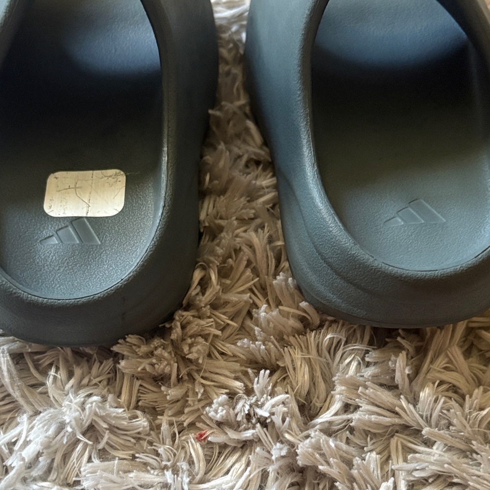Yeezy Slide - Picture 4 of 4